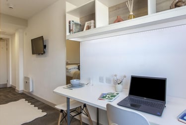 1 bed studio, Kings Road, City Centre, Reading, RG14HP - Image 1